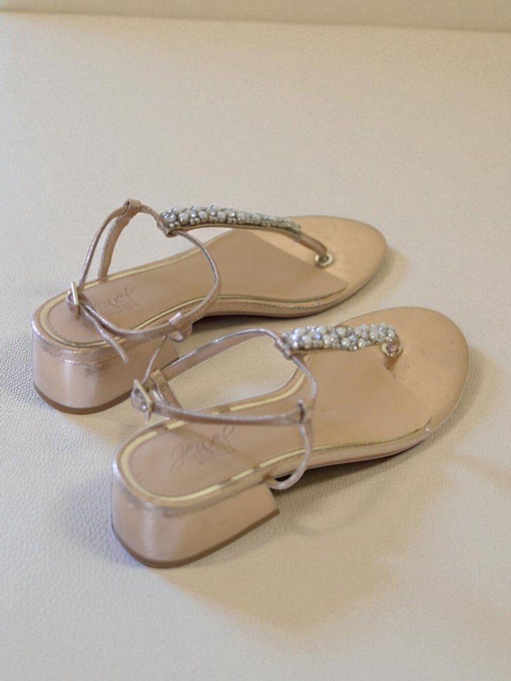 NWOT - Jewel Badgley Mischka Dasha Pearl T-Strap Sandals – Low Heel